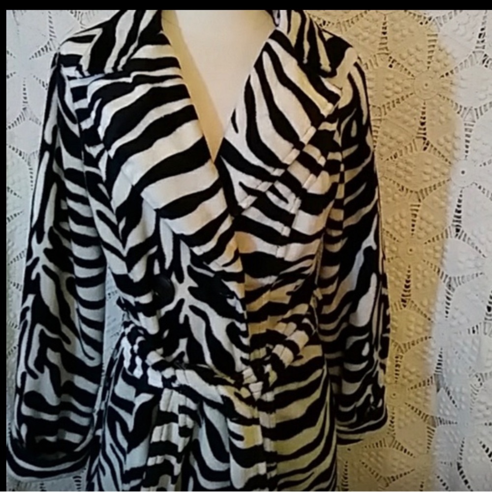 Women’s Plush Animal Print Coat/Jacket size Large.